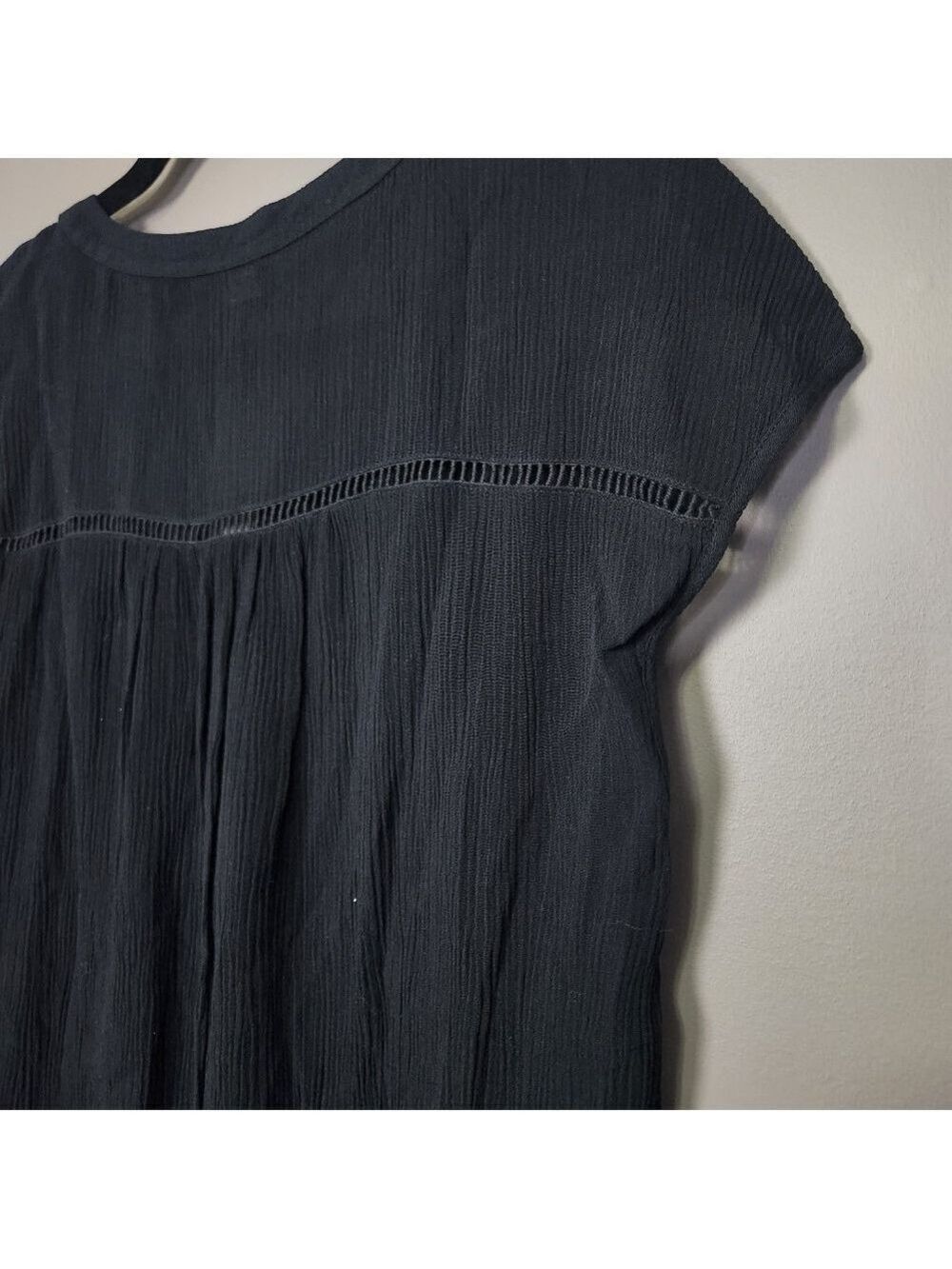 Denver Hayes Black Lightweight Short Sleeved Blouse - Picture 6 of 10